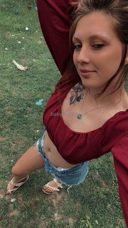 Come message on my paid acct 🤤  I only reply to tipped messa..