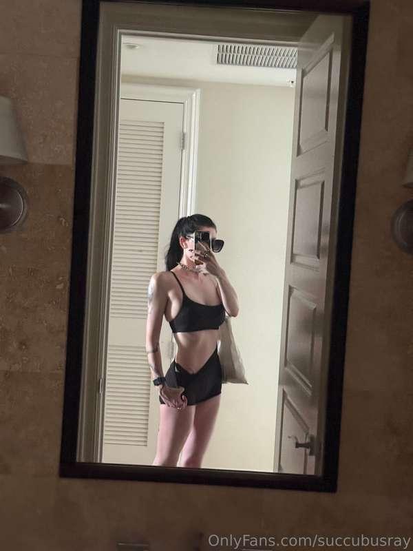 ngl half the workout is just taking mirror pics in this fit