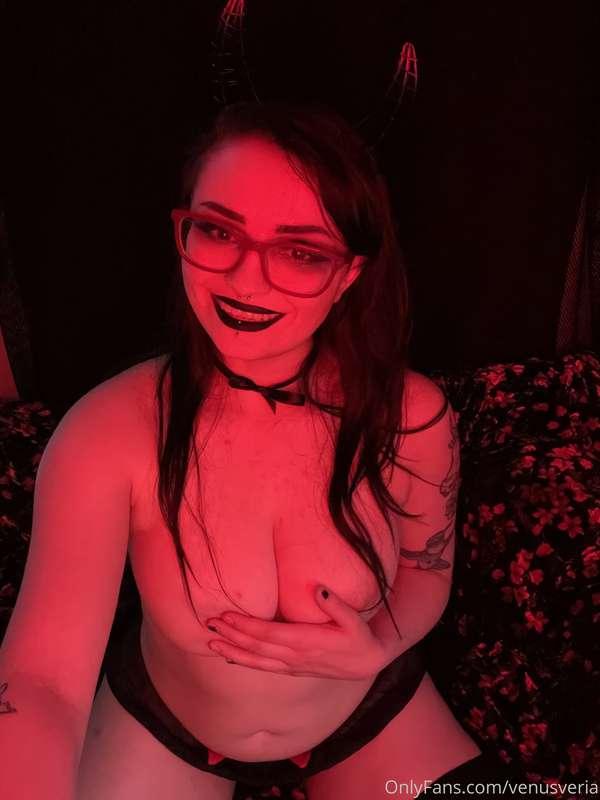 Send me sweet messages while I’m at work 🥰