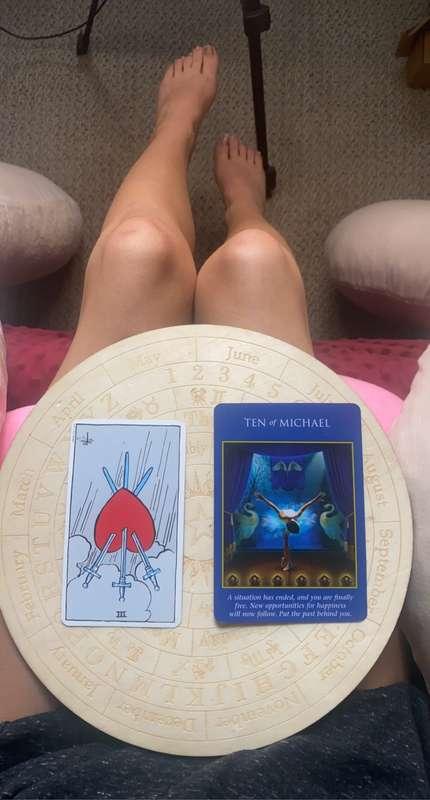 TODAYS TAROT READING FOR OCTOBER 25TH 2021  ⚔️❤️ 3 of SWORDS..