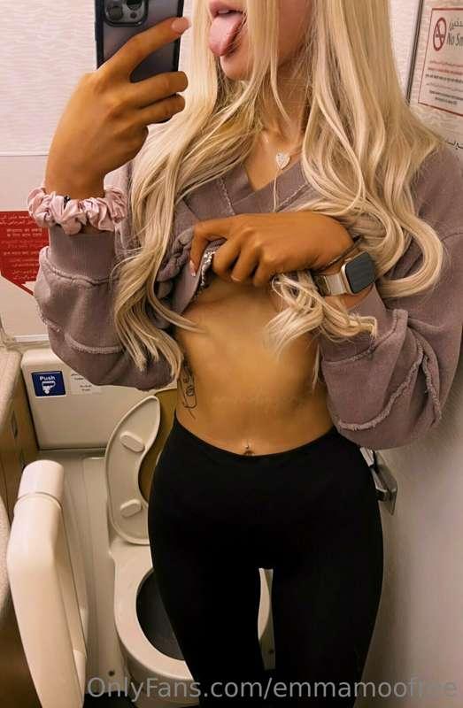 tip me $6 or more for a x rated vid in your dms ;)