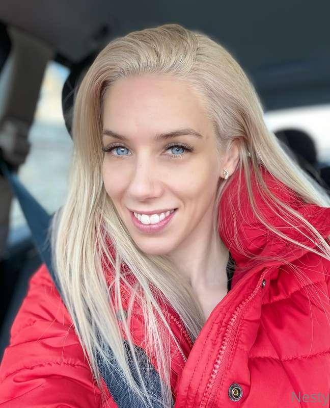 Have a nice Sunday guys!💋 Do you like my lashes?🤩