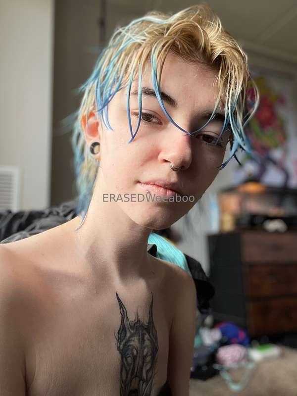 Who loves when I have blue hair?🩵