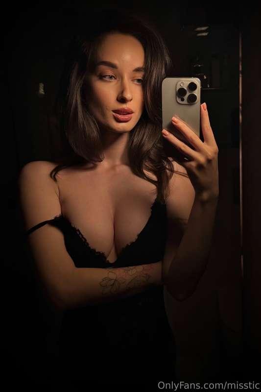 🫦