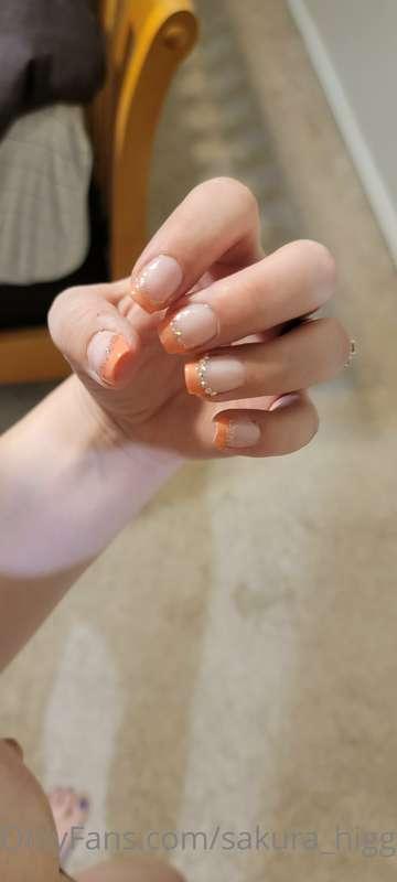 I just re-did my nails! Look closely at the all the detail 👀..