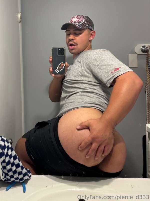 thick guys like their ass’ played with