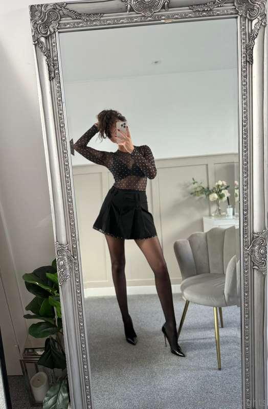 Will you take me on a date looking like this or take me to b..