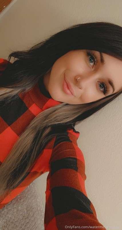 Hope everyone is having a good day! I went and got my hair d..