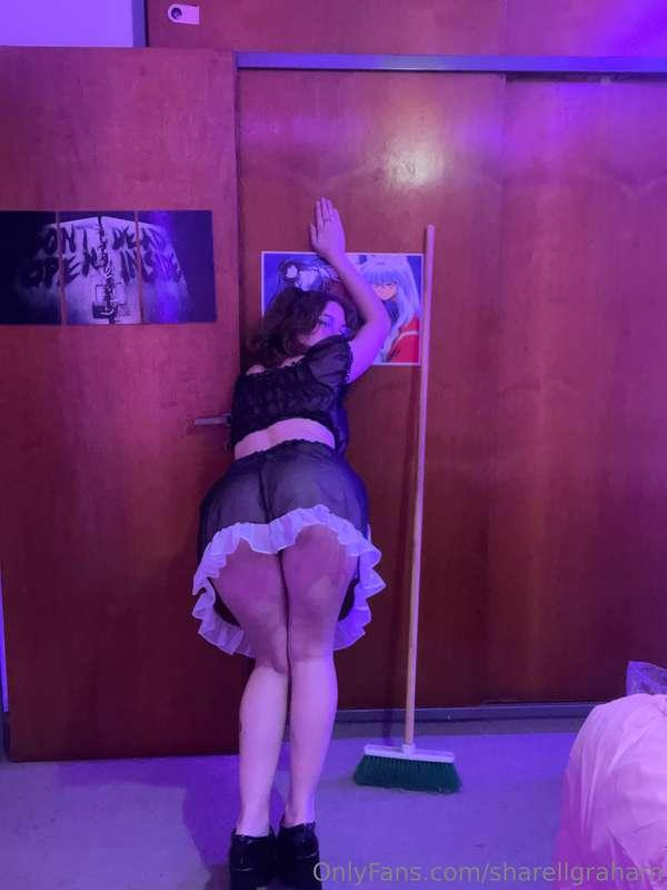 ugh your housemaid was so tired cleaning today 😪