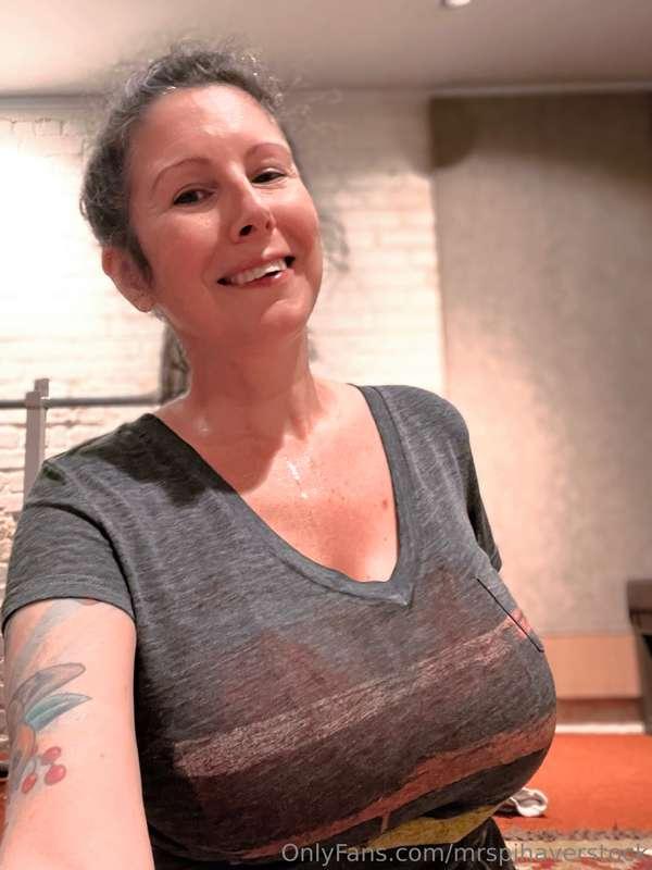 So. Much. Boob sweat! 💦💦💦🥵