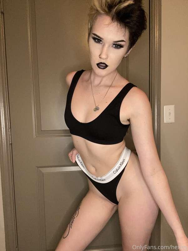 hey babes..been awhile haha
but! I have moved and now have a..