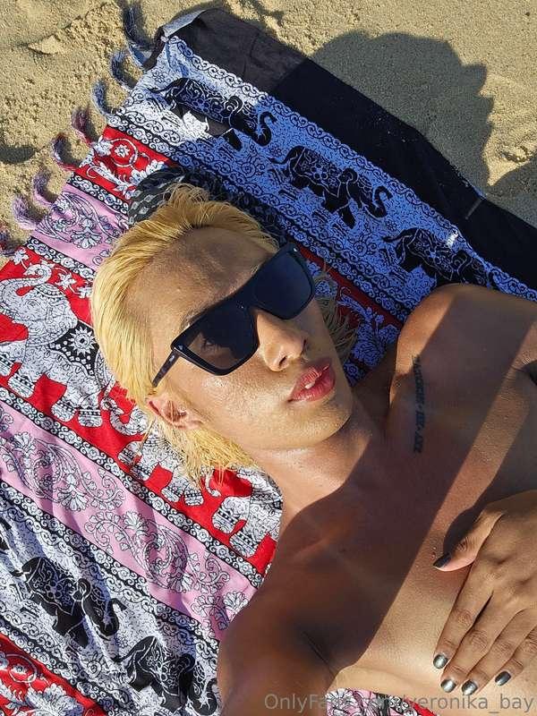 Getting some vitamin D ☀️ but tonight, I want your D 🍆