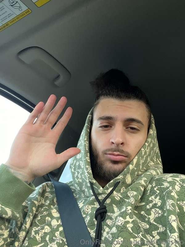 Raise your hand if you want to see a new solo this week 😈🙊