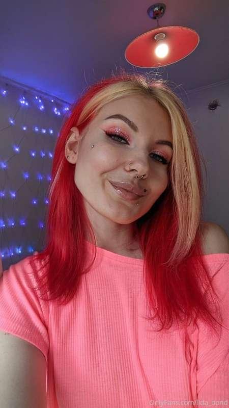 Yeah, it's rainy again, but I did a shiny makeup and it make..
