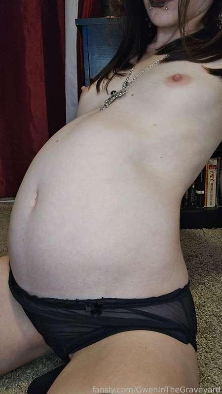 gweninthegraveyard image #3