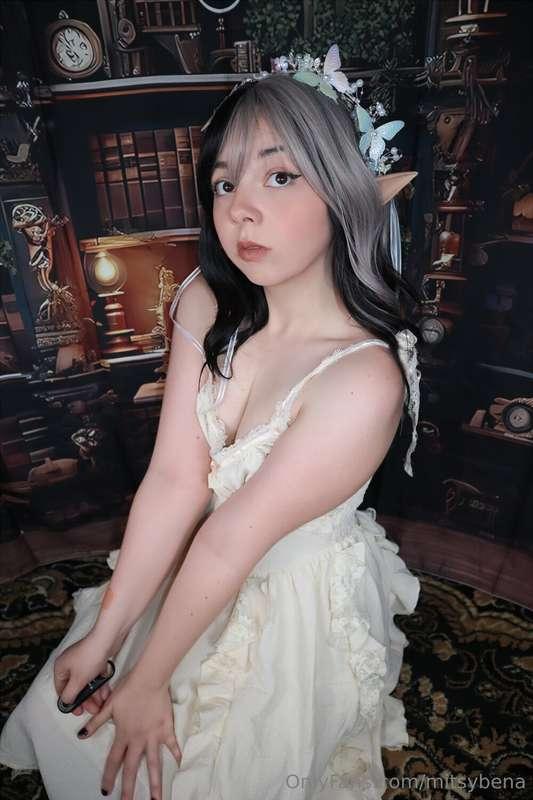Sometimes I like squish my chest and pretend I have boobs 😂😂..