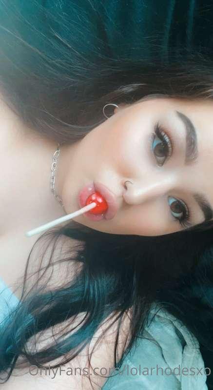 lollipop tease anyone? 🍭