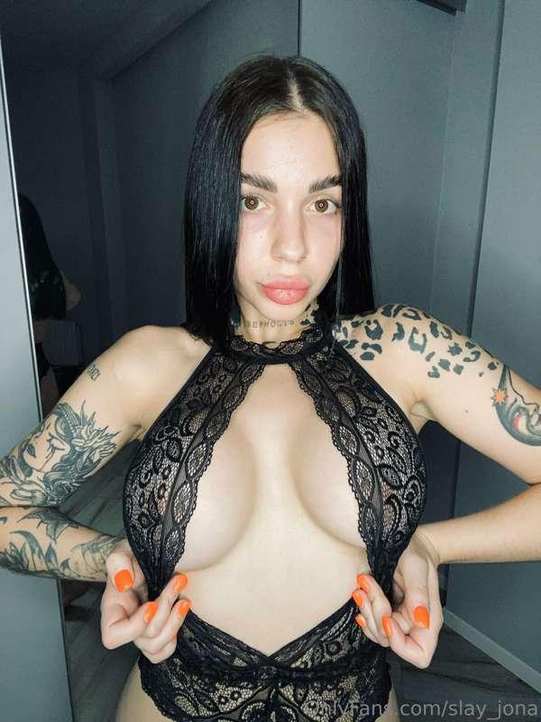 I want my nipples gently caressed by a tongue🍒🥵