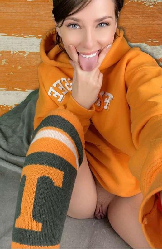 🧡🤍🥳 GO VOLS 🥳🧡🤍