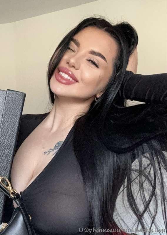 WOW SHE'S SOO PRECIOUS😍🔥 i remember you love such girls, she..