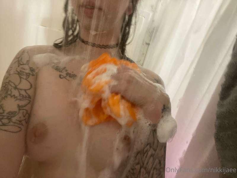 nikkijaee image #4
