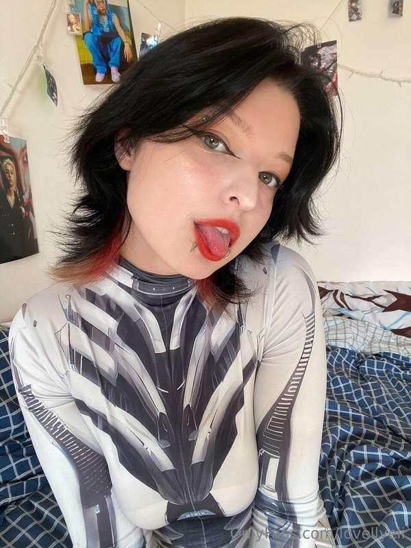 Cosplay drop! Want me to take this off in private? Slide in ..