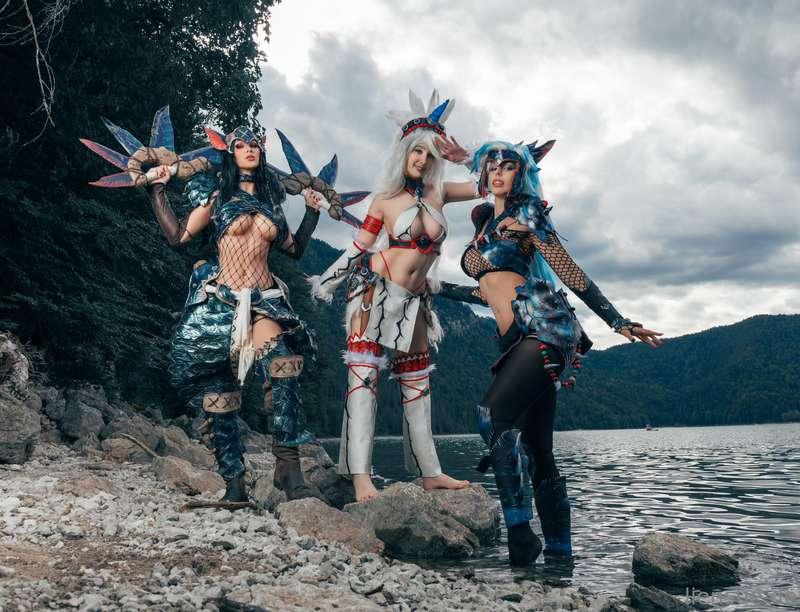 are you ready to be crushed by three Monster Hunter girls? 🖤..