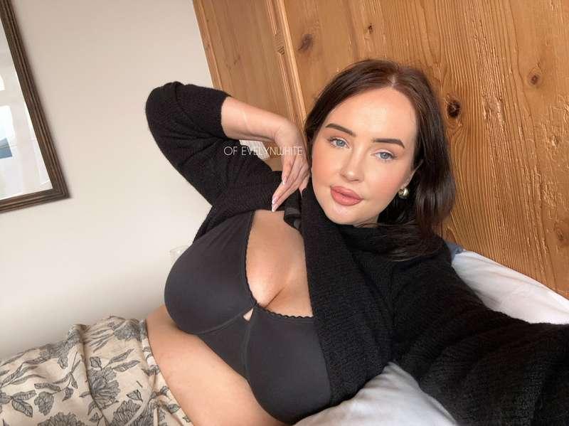 Should I pull my bra up? 🙈