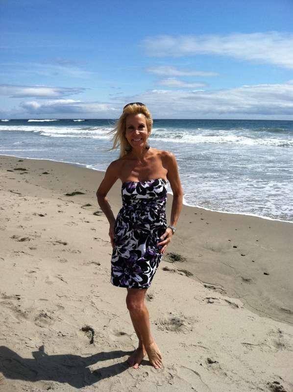 The beach 🏝️ is my happy place. The DMs is my horny 😽💦 place..
