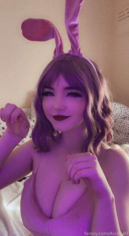 Back from break! Got a lot of cute content planned for this week 🥰
My bunny outfit finally came! It looks amazing with my handcuffs, collar and leash 😇 