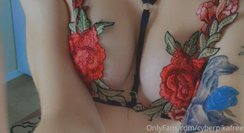 Rose lingerie ♥️ Probably one of my cutest lingerie fits 

T..