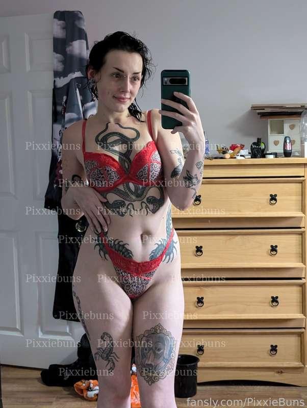 This lingerie is my favourite.... But I think I look better with it off 🤭 what do you think?

#lingerie #smalltits #tinytits #smallboobs #feet #armpits #smallwaist #pussy #petite #nude