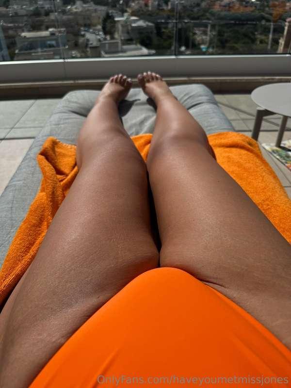 These legs don't tan themselves alone 😋