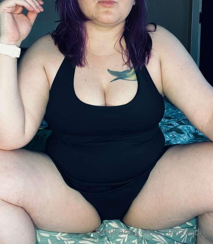 Thicc Thigh Thursday appreciation post. I mean, wouldn’t you..