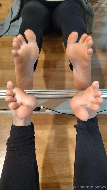 Suck my toes🤤😏