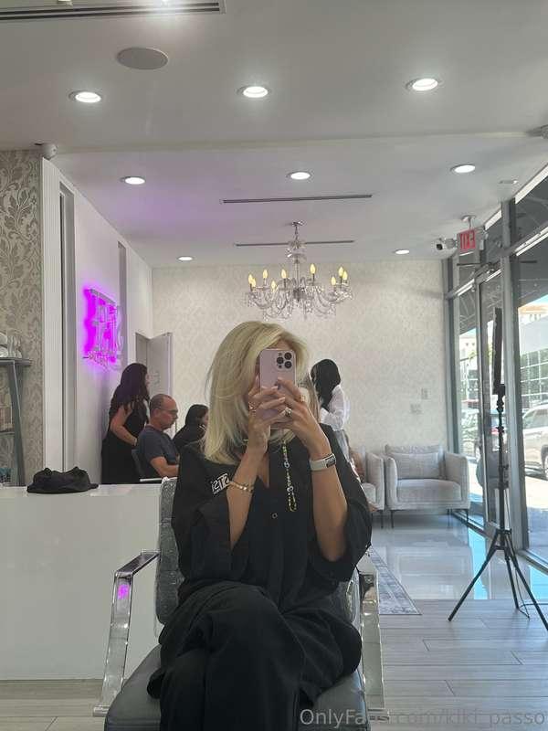 hiiii ! I am going live tomorrow! I cannot wait to talk to y..