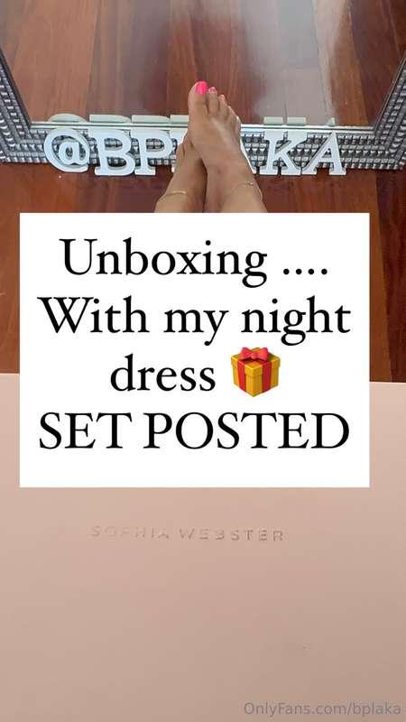 Unboxing …. With my night dress 🎁
