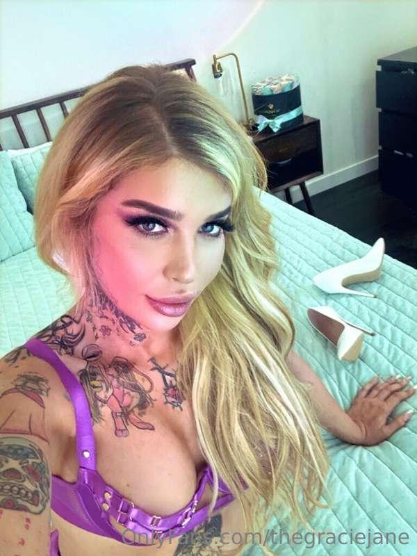 Who wants a taste next? 💋🔥Hop in my DMs 💬