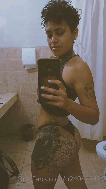 Does a tattooed ass look nice? 😏😏👅🤤