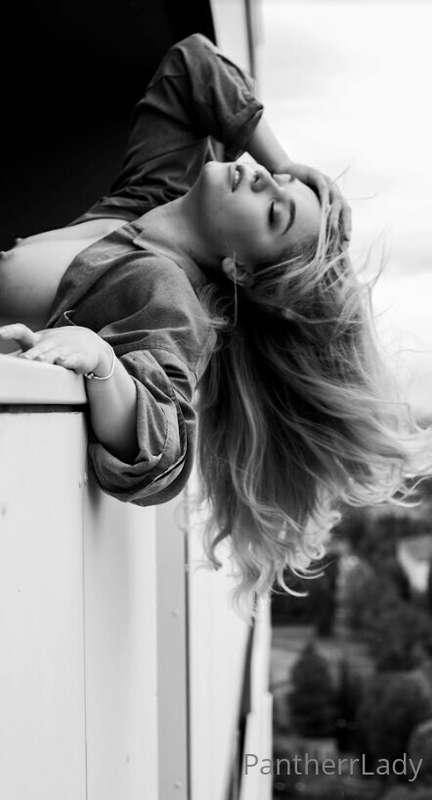 I like playful guys who wants to play dirty games with me 🧐💦..