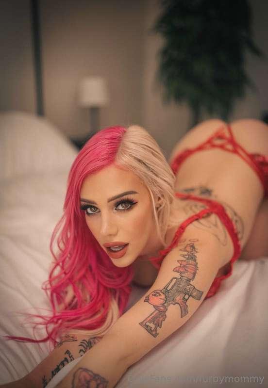 I have something I wanna show you babe 🙊🙈 send me a DM if yo..