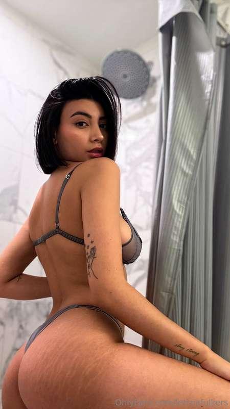 You know I love being watched… come closer ⭐