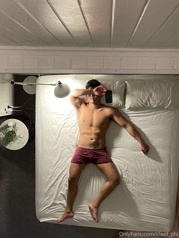 💋 The answer is maroon (but i’ll accept red ❤️😬) thank YOU f..