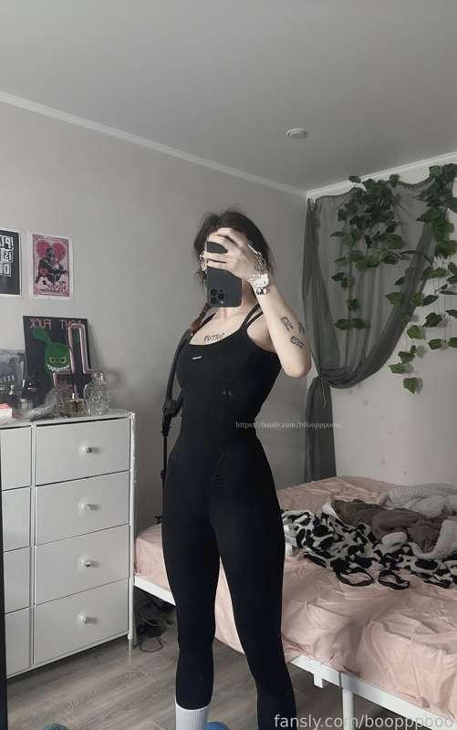 I have a new tracksuit 

#tattooed #skinny #slim #fyp #teengirl #tracksuit #slimbody #leggings 