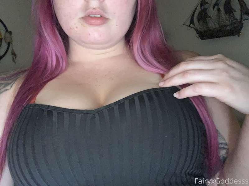 Tuesday’s are for titties 🍒