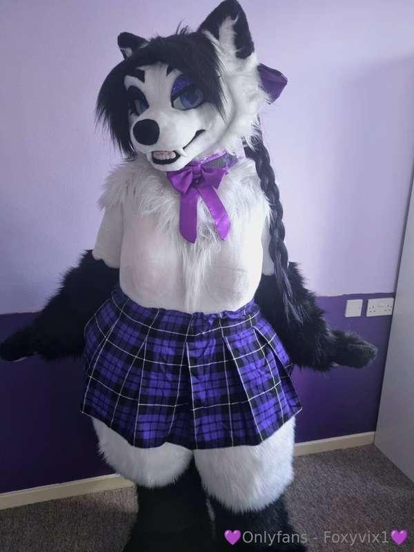 Any short skirt fans? Maybe next time I'll give you a back v..