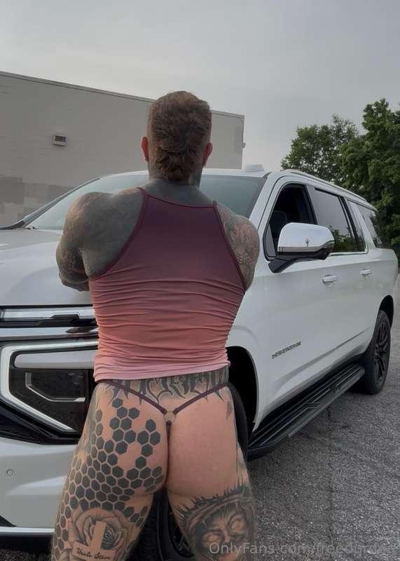 Hump day 🍑