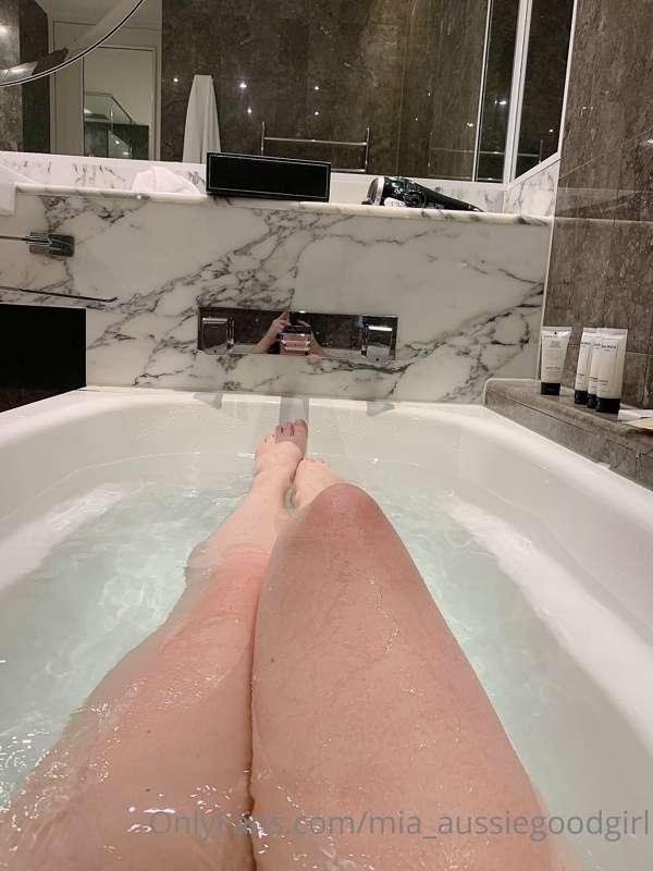 DM me babe and join me in this bath