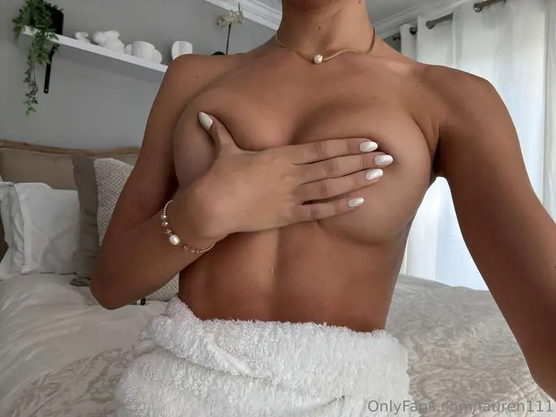 Want me to move my hand?😍—Lauren😍