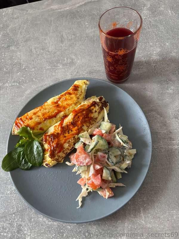 🔥 Why should you choose a lady who's not only naughty but al..